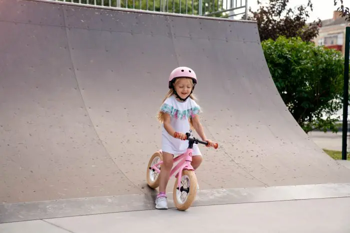 ბალანსს ველოსიპედი Miqilong Balance bicycle RVA 12" pink - Image 13